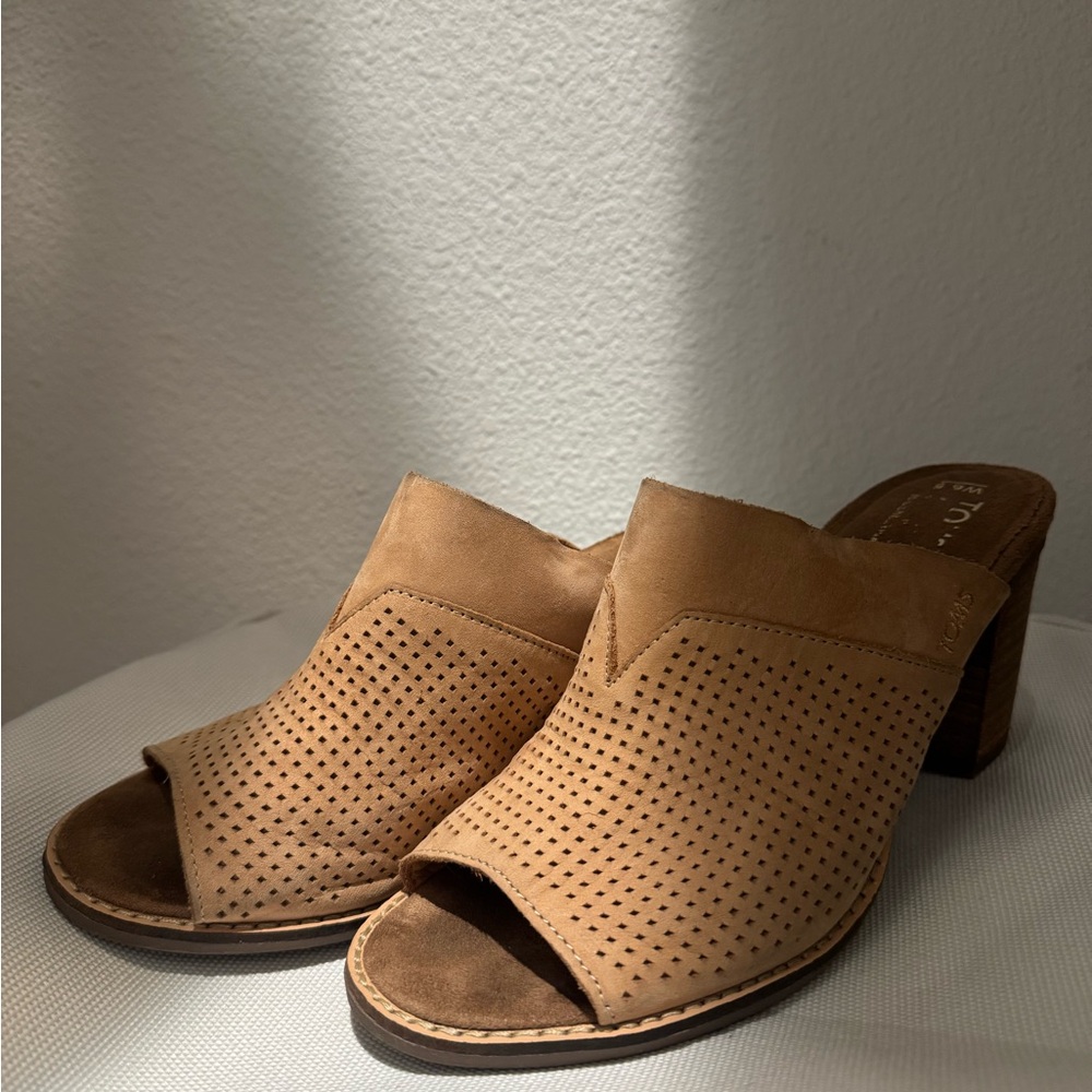 Toms Women's Brown Perforated Mules